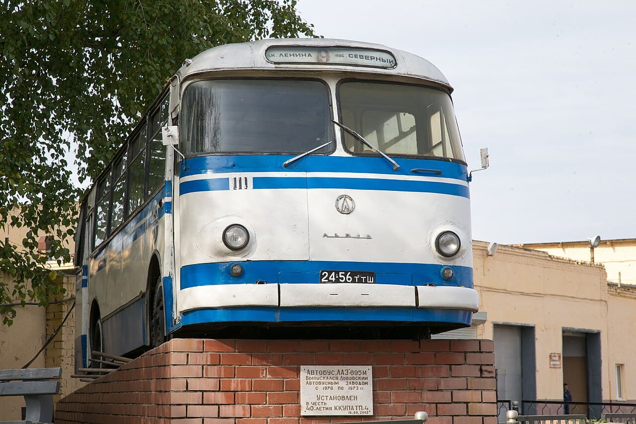 LAZ-695M